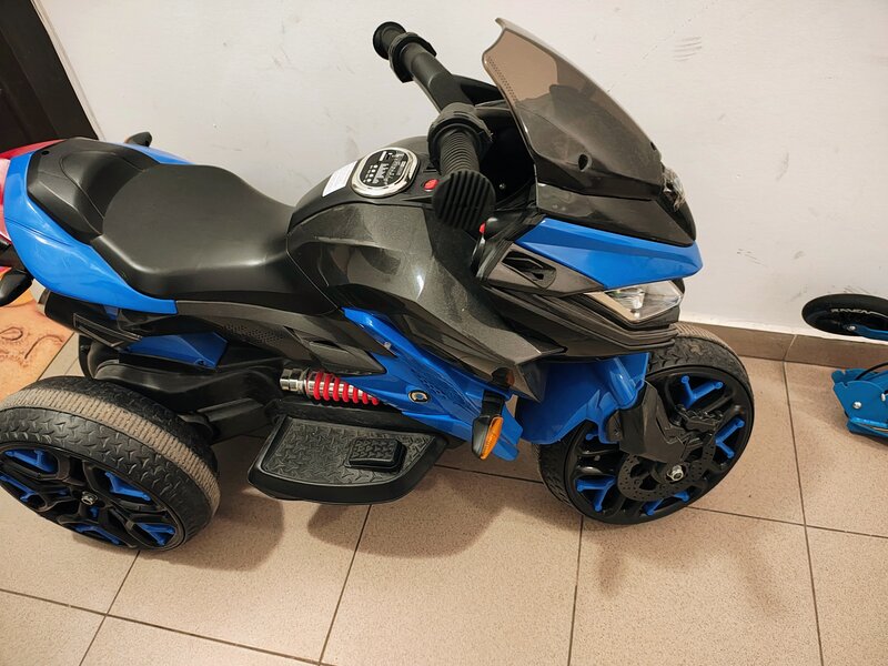 Vand bicicleta copii si motocicleta electrica copii.